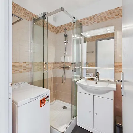T2 Avec Terrasse Et Parking Prive, Proche Plage, Capacite 4 Personnes - - Fr-1-326-495