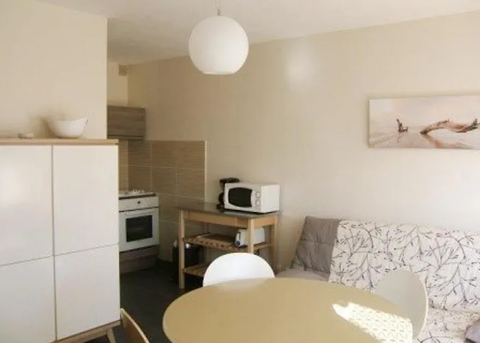 T2 Avec Terrasse Et Parking Prive, Proche Plage, Capacite 4 Personnes - - Fr-1-326-495