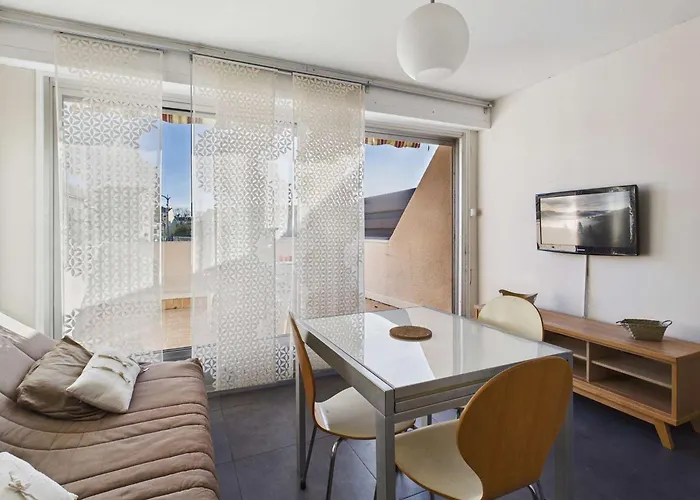 T2 Avec Terrasse Et Parking Prive, Proche Plage, Capacite 4 Personnes - - Fr-1-326-495 Apartment