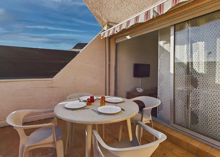 Apartment T2 Avec Terrasse Et Parking Prive, Proche Plage, Capacite 4 Personnes - - Fr-1-326-495