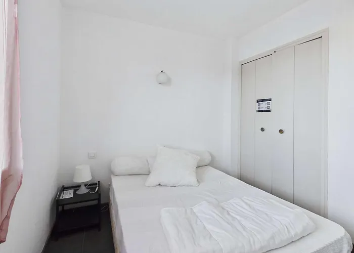 Apartment T2 Avec Terrasse Et Parking Prive, Proche Plage, Capacite 4 Personnes - - Fr-1-326-495 *