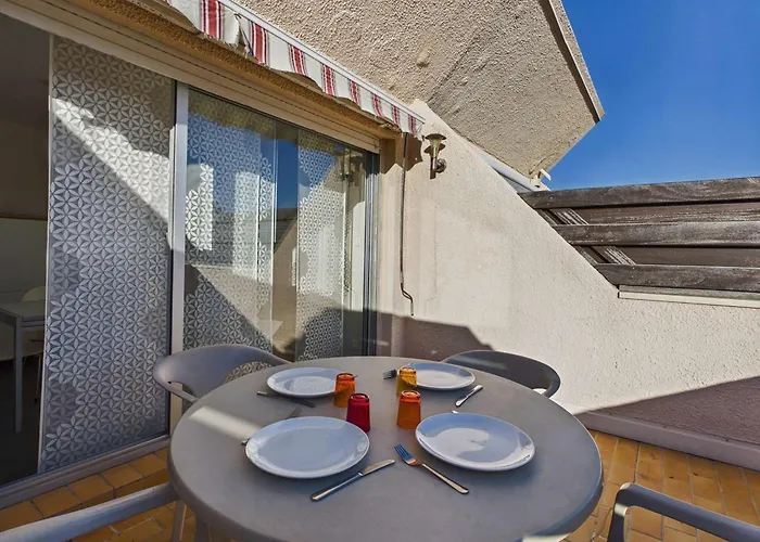 Apartment T2 Avec Terrasse Et Parking Prive, Proche Plage, Capacite 4 Personnes - - Fr-1-326-495 *